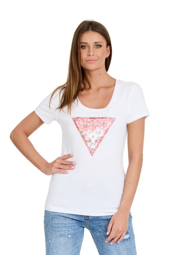 Guess - GUESS Biały t-shirt Satin Triangle Tee. Kolor: biały