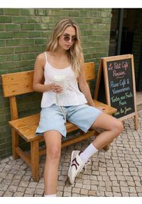 Sinsay - Szorty jeansowe baggy carpenter z brelokiem - niebieski. Kolor: niebieski. Materiał: jeans #1