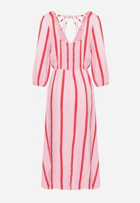 Born2be - Różowo-Pomarańczowa Taliowana Sukienka z Bawełny z Motywem Pasków Rivettes. Okazja: na co dzień, do pracy. Typ kołnierza: dekolt w kształcie V. Kolor: różowy. Materiał: bawełna. Wzór: aplikacja. Typ sukienki: proste. Styl: klasyczny, casual, elegancki #3