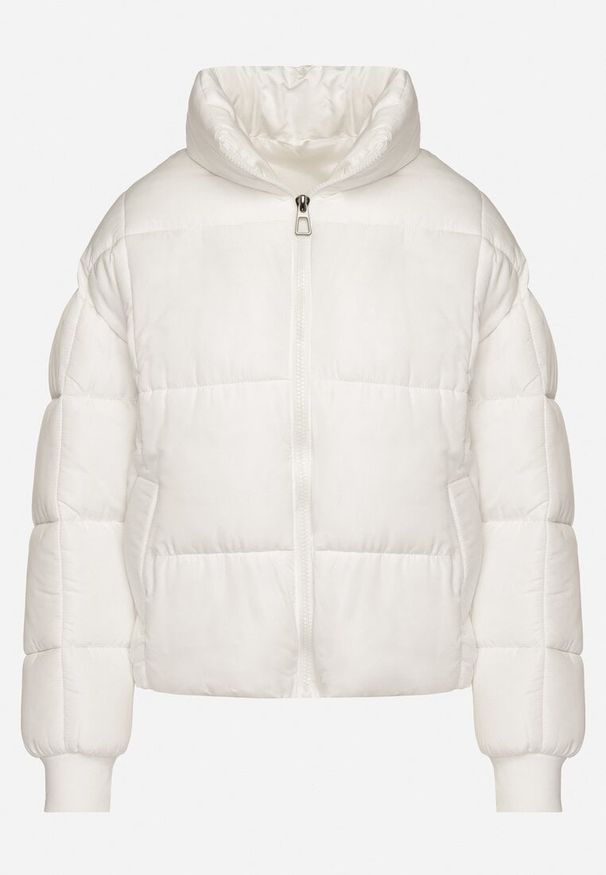 Born2be - Biała Pikowana Kurtka Puffer o Prostym Kroju ze Ściągaczami przy Rękawach Suzzana. Okazja: na co dzień, na spacer. Kolor: biały. Materiał: jeans, poliester. Styl: casual, elegancki