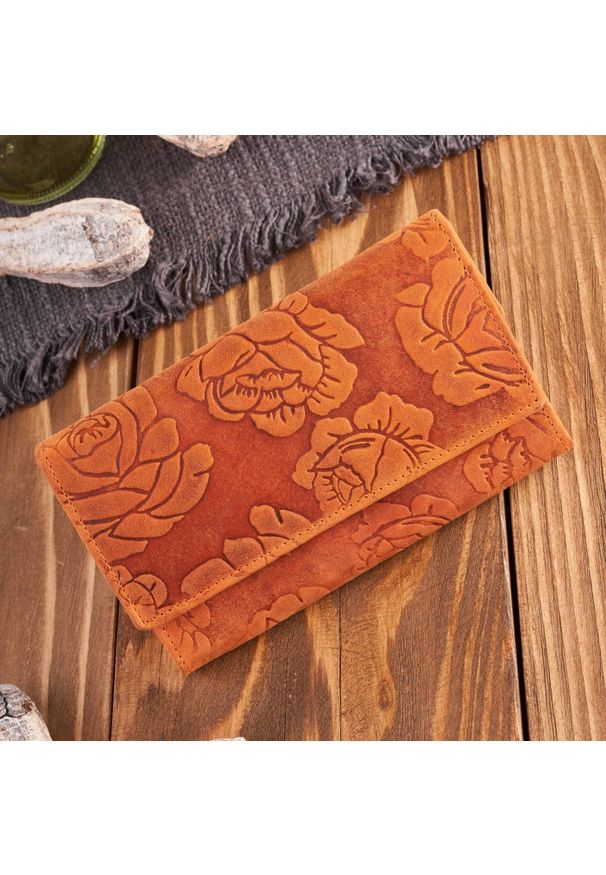 PAOLO PERUZZI - Portfel skórzany pomarańczowy Paolo Peruzzi T-107-HOR. Kolor: pomarańczowy. Materiał: skóra. Wzór: kwiaty