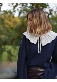 Reserved - Sweter z ozdobnym kołnierzem - granatowy. Kolor: niebieski. Materiał: dzianina #1