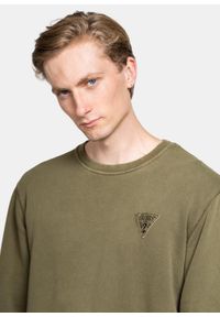 Bluza męska Guess Patch Logo Cn Fleece (M1GQ51K68I1-G8DA). Kolor: zielony. Materiał: denim, jeans, materiał. Sezon: lato. Styl: młodzieżowy
