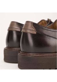 Wittchen - Męskie buty derby skórzane z kontrastową wstawką. Okazja: do pracy, na co dzień. Materiał: skóra. Wzór: aplikacja, gładki. Styl: casual, elegancki #8
