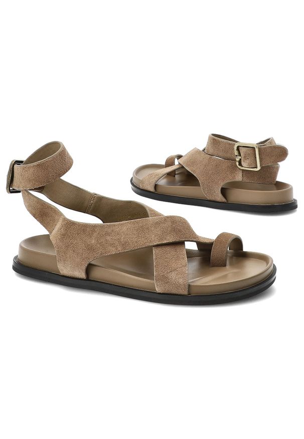 Sandały damskie S.Barski, cholewka ze skóry naturalnej zamszowej pasek wokół kostki płaska podeszwa casualowy styl, beżowe, CR61-3049. Okazja: na co dzień. Zapięcie: pasek. Kolor: beżowy. Materiał: skóra, zamsz. Obcas: na płaskiej podeszwie. Styl: casual