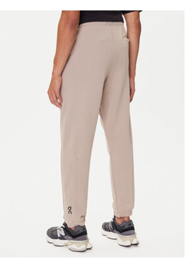 On Spodnie dresowe Club Pants 1ME1004 Beżowy Relaxed Fit. Kolor: beżowy. Materiał: bawełna