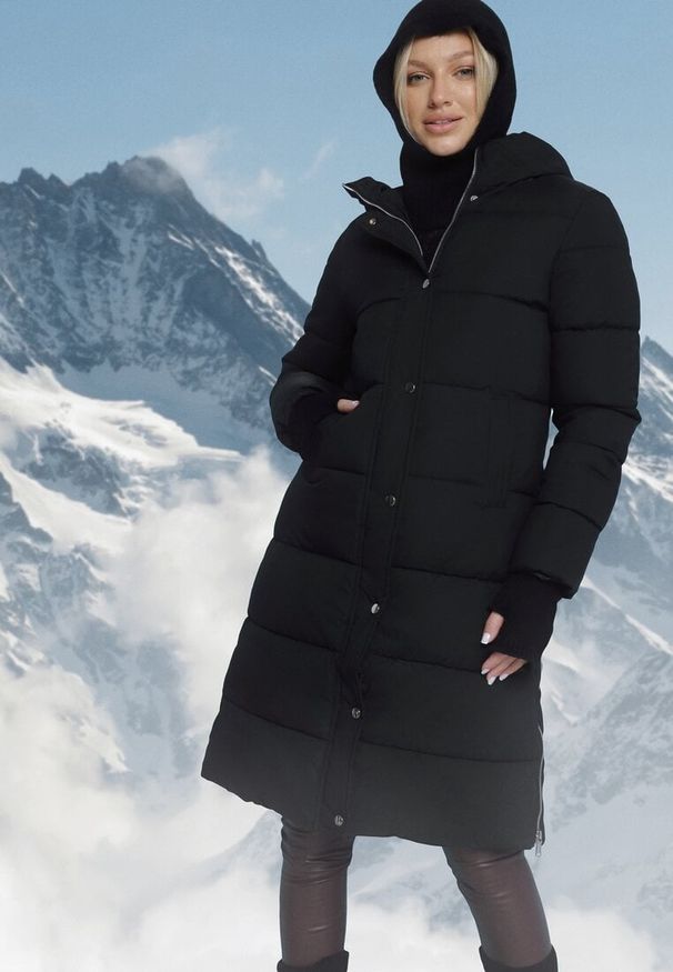 Born2be - Czarna Długa Kurtka Zapinana na Suwak i Napy z Kapturem Tasperia. Okazja: do pracy, na co dzień, na spotkanie biznesowe. Typ kołnierza: kaptur. Kolor: czarny. Materiał: jeans. Długość rękawa: długi rękaw. Długość: długie. Styl: casual, elegancki, biznesowy