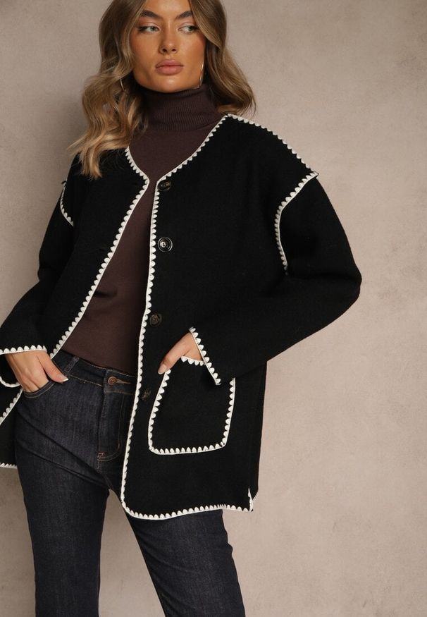 Renee - Czarna Kurtka Oversize z Szalikiem i Ozdobnymi Przeszyciami Claritila. Okazja: na co dzień. Kolor: czarny. Materiał: jeans. Styl: casual