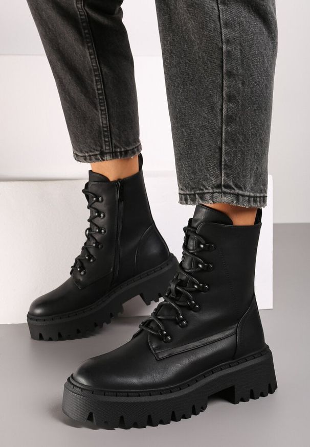 Born2be - Czarne Masywne Botki Trapery na Platformie w Stylu Militarnym Verola. Okazja: na co dzień. Kolor: czarny. Materiał: dzianina, skóra. Wzór: moro. Obcas: na platformie. Styl: militarny