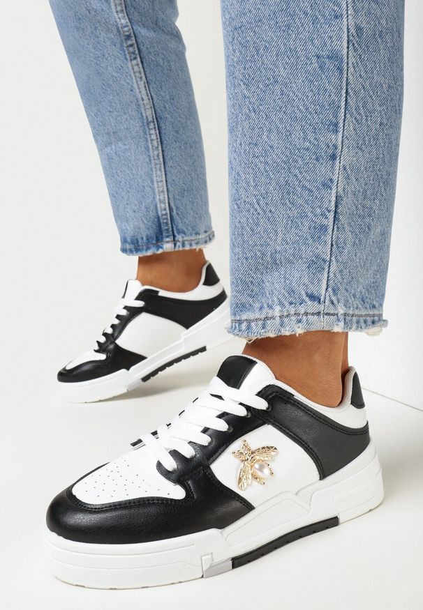 Born2be - Czarne Sneakersy z Biżuteryjną Aplikacją w Kształcie Owada Sonaria. Kolor: czarny. Wzór: aplikacja