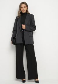 Born2be - Szara Pudełkowa Marynarka Jednorzędowa z Usztywnioną Linią Ramion Foella. Okazja: na co dzień. Kolor: szary. Materiał: jeans. Styl: klasyczny, casual, elegancki