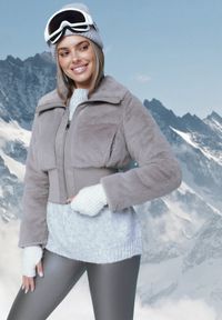 Born2be - Szara Krótka Futrzana Kurtka z Elastycznym Ściągaczem i Kołnierzem Semaline. Kolor: szary. Materiał: futro. Długość: krótkie. Sezon: zima. Styl: elegancki #3