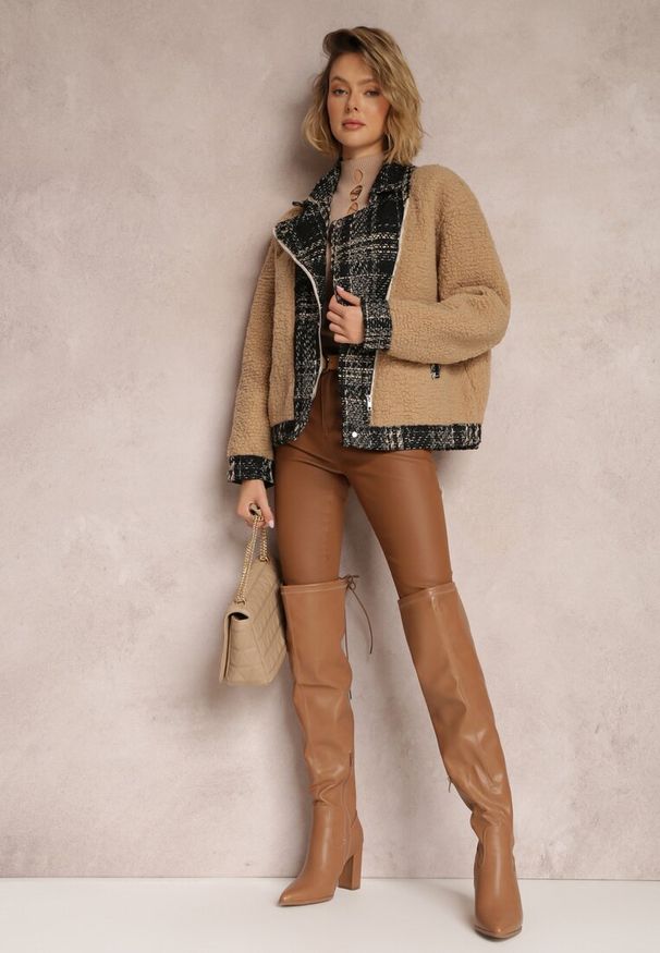 Renee - Beżowa Kurtka Oversize z Futerka Baranek Lesova. Okazja: na co dzień. Kolor: beżowy. Materiał: futro. Sezon: jesień. Styl: casual, elegancki