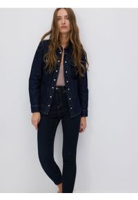 Reserved - Jeansy high waist - granatowy. Stan: podwyższony. Kolor: niebieski #1