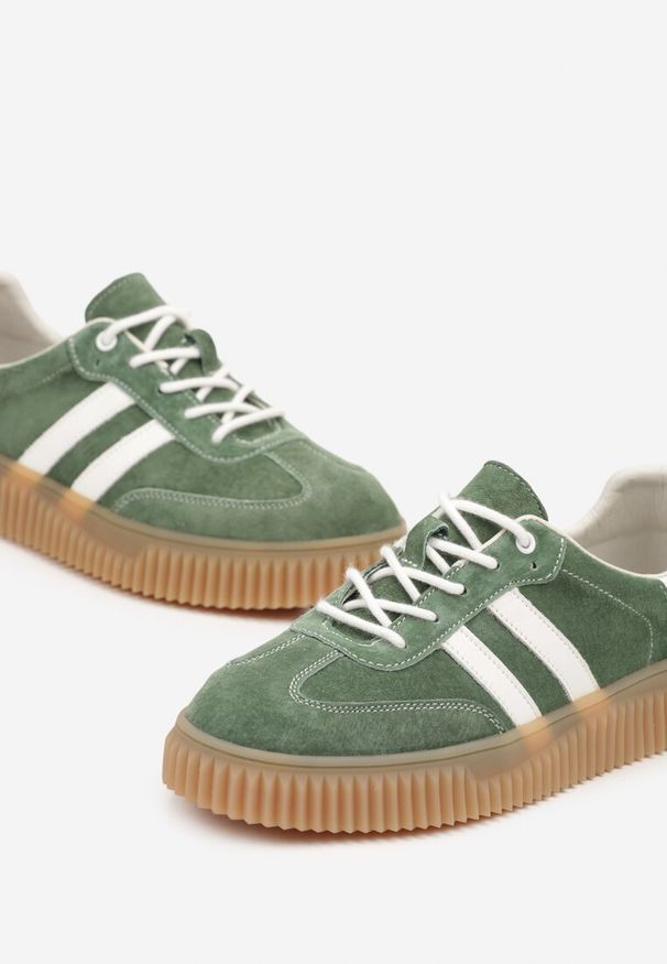 Born2be - Zielone Skórzane Sneakersy Klasyczne Tenisówki z Zamszu Naturalnego Teniresela. Nosek buta: okrągły. Zapięcie: sznurówki. Kolor: zielony. Materiał: zamsz, skóra. Obcas: na obcasie. Wysokość obcasa: niski
