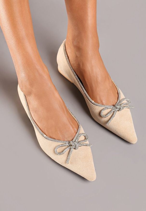 Renee - Beżowe Płaskie Balerinki z Cyrkoniową Kokardą Evalene. Okazja: na spacer, do pracy. Kolor: beżowy. Sezon: lato. Styl: elegancki