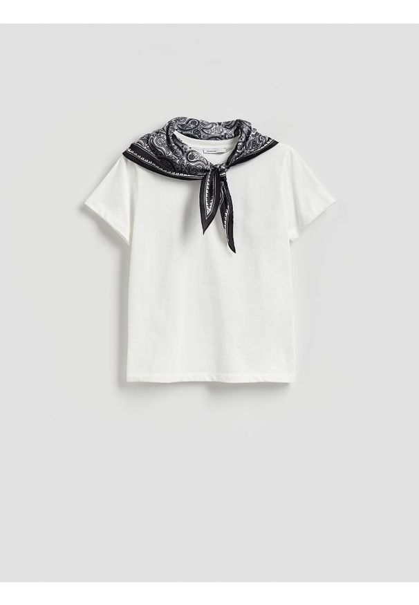 Reserved - T-shirt z apaszką - biały. Kolor: biały. Materiał: dzianina, bawełna. Styl: klasyczny