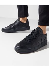 Veja - VEJA - Czarne sneakersy V-10. Nosek buta: okrągły. Kolor: czarny. Materiał: guma, materiał. Obcas: na płaskiej podeszwie #1