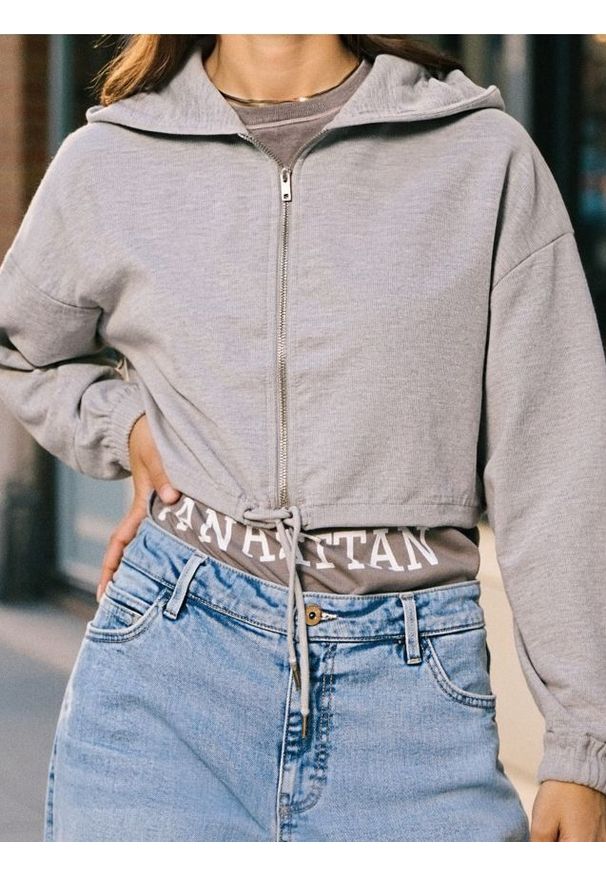 Sinsay - Bluza crop z kapturem - szary. Typ kołnierza: kaptur. Kolor: szary
