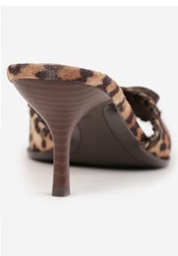 Renee - Panterkowe Klapki Peep Toe na Szpilce Zdobione Przeszyciami i Kokardką Charvienne. Okazja: na co dzień. Nosek buta: otwarty. Wzór: aplikacja. Sezon: lato. Obcas: na szpilce. Styl: elegancki, retro, casual #8