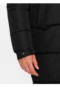 Ombre Clothing - Pikowana długa męska kurtka z odpinanym kapturem – czarna V1 - Rozmiar: XXL. Typ kołnierza: kaptur. Kolor: czarny. Materiał: guma, puch, tkanina, poliester, materiał, syntetyk. Długość: długie. Wzór: gładki, aplikacja, ze splotem