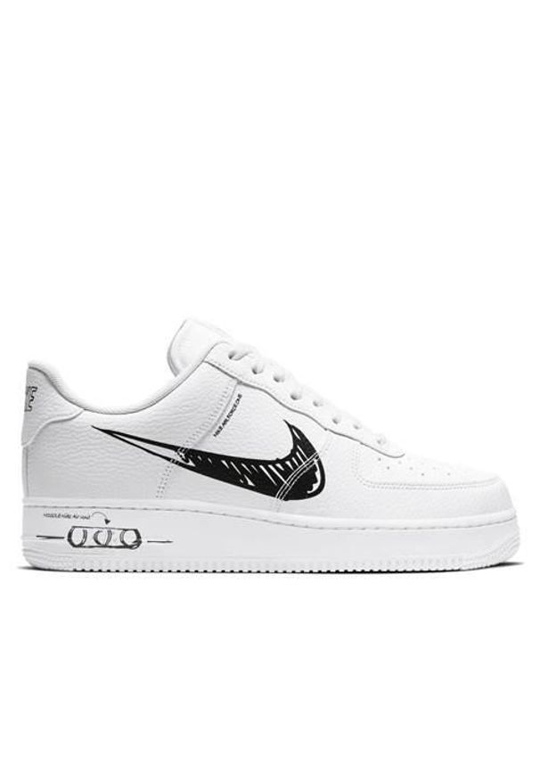Buty do chodzenia męskie Nike Air Force 1 LV8 Utility. Zapięcie: sznurówki. Kolor: biały, wielokolorowy. Materiał: tkanina, materiał, skóra, syntetyk. Szerokość cholewki: normalna. Model: Nike Air Force. Sport: turystyka piesza