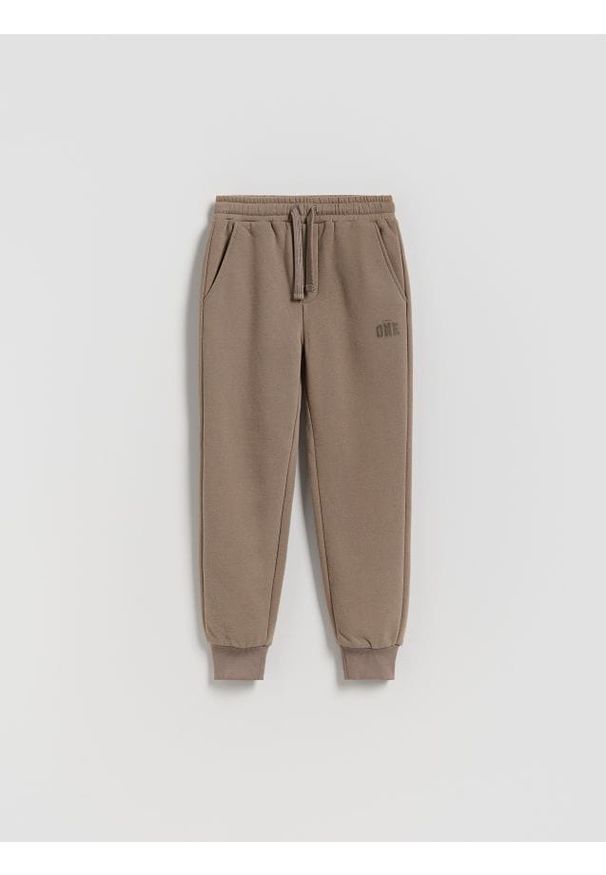 Reserved - Bawełniane joggery z meszkiem - ciemnobrązowy. Kolor: brązowy. Materiał: bawełna