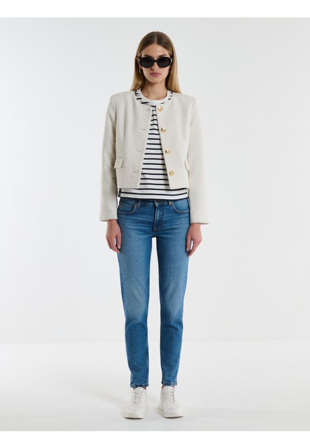 Big-Star - Marynarka damska o krótkim fasonie z dodatkiem wełny kremowa Tanta 102. Okazja: na co dzień, na spotkanie biznesowe. Typ kołnierza: bez kołnierzyka. Kolor: kremowy. Materiał: wełna. Długość: krótkie. Styl: casual, elegancki, biznesowy