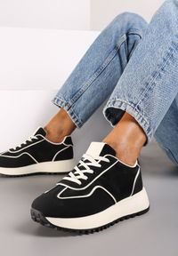 Renee - Czarne Sneakersy na Płaskiej Podeszwie Ozdobione Geometrycznym Wzorem Erimaraes. Okazja: na co dzień. Zapięcie: sznurówki. Kolor: czarny. Materiał: jeans. Wzór: geometria, aplikacja. Sezon: wiosna. Obcas: na płaskiej podeszwie #1