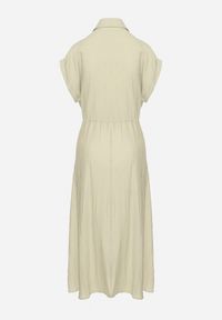 Born2be - Jasnozielona Wiskozowa Rozkloszowana Sukienka z Gumką w Talii Ozdobiona Guzikami Lemvia. Okazja: na spotkanie biznesowe. Kolor: zielony. Materiał: wiskoza. Wzór: aplikacja. Sezon: lato. Typ sukienki: sportowe, rozkloszowane. Styl: sportowy, biznesowy, klasyczny, elegancki #4