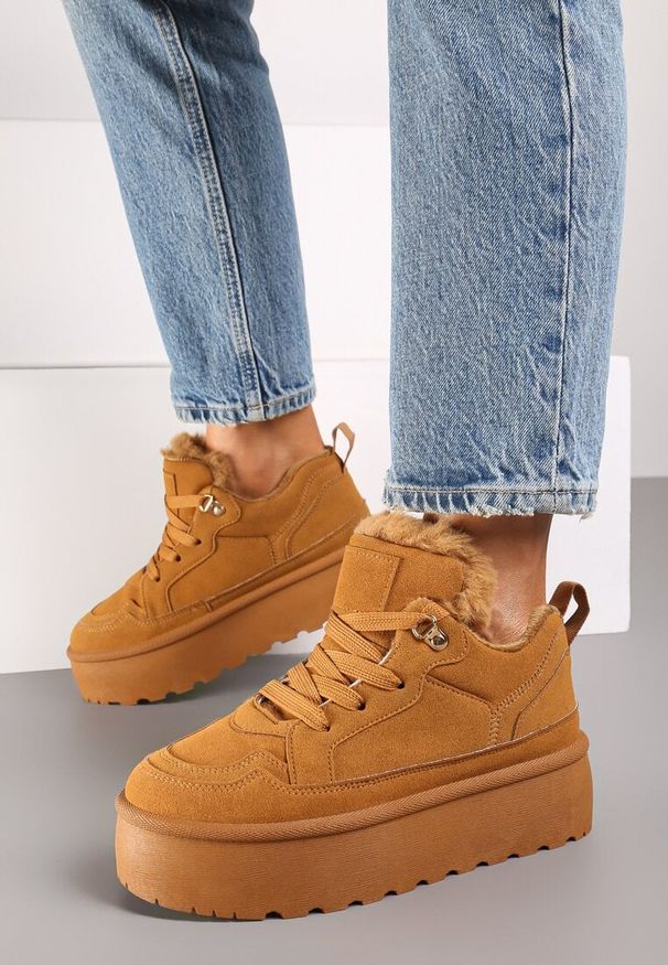 Born2be - Brązowe Sneakersy Vices w Stylu Śniegowców w Stylu Śniegowców na Platformie z Ozdobnym Futerkiem Nalirea. Okazja: na co dzień. Zapięcie: sznurówki. Kolor: brązowy. Materiał: futro. Sezon: zima. Obcas: na platformie