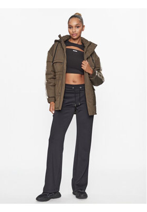 Guess Kurtka przejściowa V2BL09 WF330 Brązowy Regular Fit. Kolor: brązowy. Materiał: syntetyk, bawełna