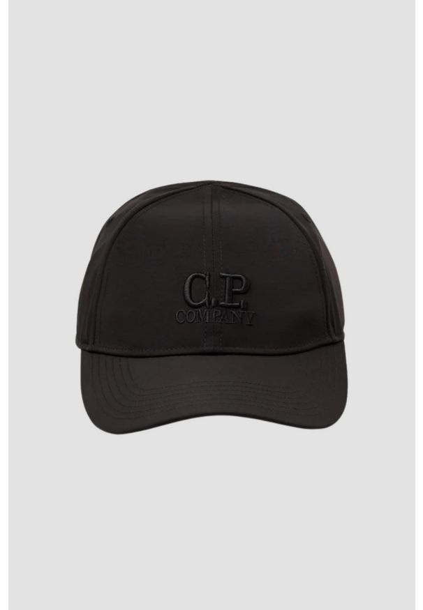 C.P. Company - C.P. COMPANY Czarna atlasowa czapka z daszkiem. Kolor: czarny