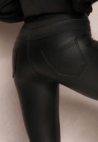 Renee - Czarne Spodnie Skinny High Waist z Imitacji Skóry Arimone. Stan: podwyższony. Kolor: czarny. Materiał: skóra. Sezon: jesień, zima #5