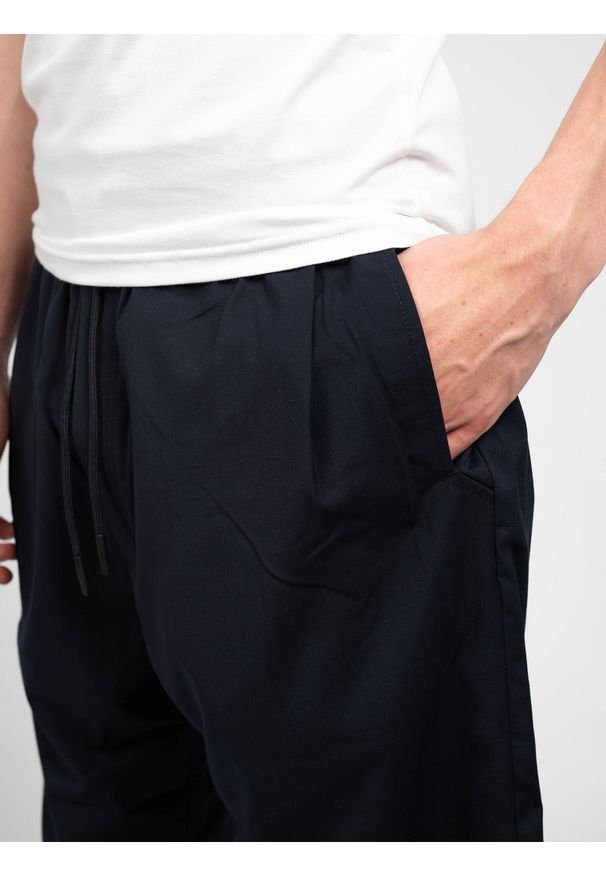 Antony Morato Szorty | MMSH00162 FA600140 | Mężczyzna | Granatowy. Okazja: na co dzień. Kolor: niebieski. Materiał: elastan, poliester, wiskoza. Styl: casual