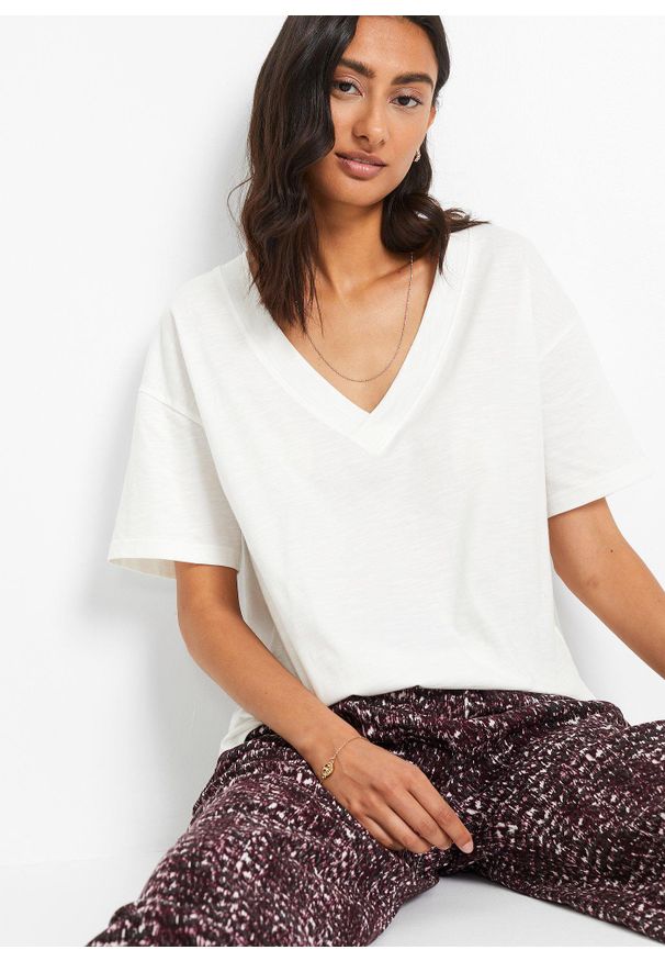 bonprix - Shirt oversize z czystej bawełny organicznej. Typ kołnierza: dekolt w serek. Kolor: biały. Materiał: bawełna