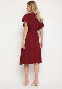 Born2be - Bordowa Sukienka z Kopertowym Dekoltem i Paskiem Sizuee. Kolor: czerwony. Typ sukienki: kopertowe #3
