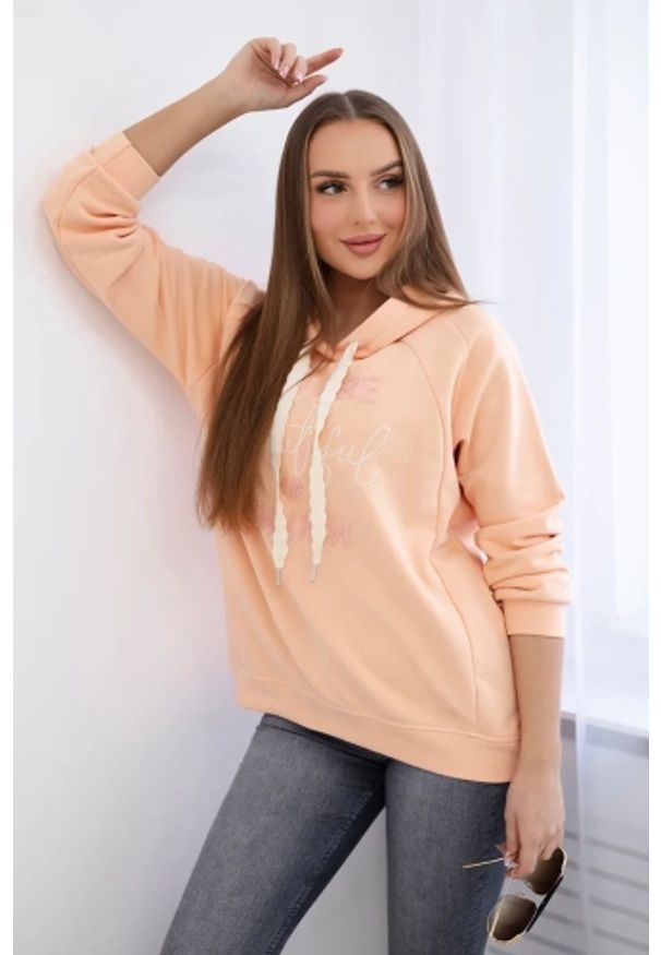 Kesi Włoski - Bluza bawełniana z kapturem brzoskwiniowa. Typ kołnierza: kaptur. Kolor: pomarańczowy. Materiał: bawełna. Wzór: napisy, aplikacja