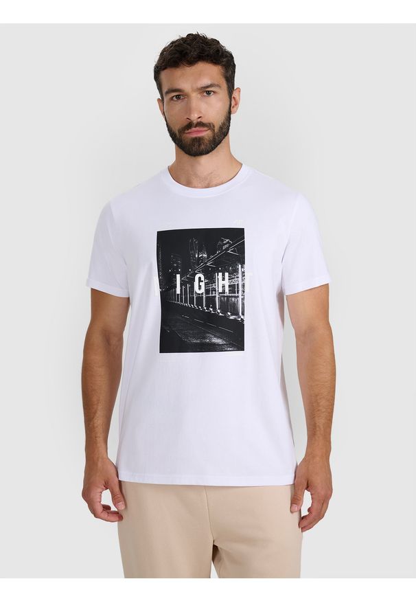 4f - 4F T-shirt regular z nadrukiem męski - biały XXL. Okazja: na co dzień. Kolor: biały. Materiał: jersey, bawełna, materiał. Długość rękawa: krótki rękaw. Długość: krótkie. Wzór: nadruk. Styl: casual, klasyczny, sportowy
