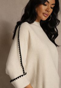 Renee - Beżowy Sweter Ozdobiony Lamówką na Rękawach Tusenna. Okazja: na co dzień. Kolor: beżowy. Materiał: jeans. Wzór: aplikacja. Styl: casual, elegancki, wizytowy #4