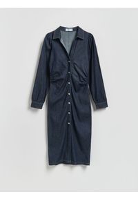 Reserved - Jeansowa sukienka midi - granatowy. Kolor: niebieski. Materiał: jeans. Typ sukienki: proste. Długość: midi #1