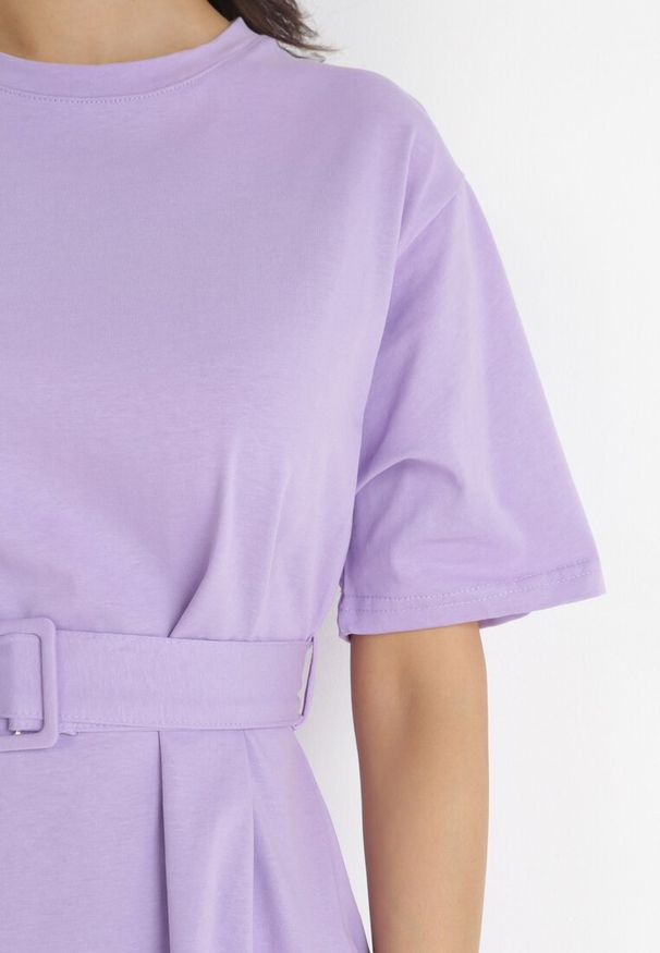 Born2be - Fioletowa Bawełniana Sukienka Mini z Materiałowym Paskiem z Klamrą Yakatoki. Okazja: na co dzień. Kolor: fioletowy. Materiał: bawełna, materiał. Długość rękawa: krótki rękaw. Styl: casual. Długość: mini