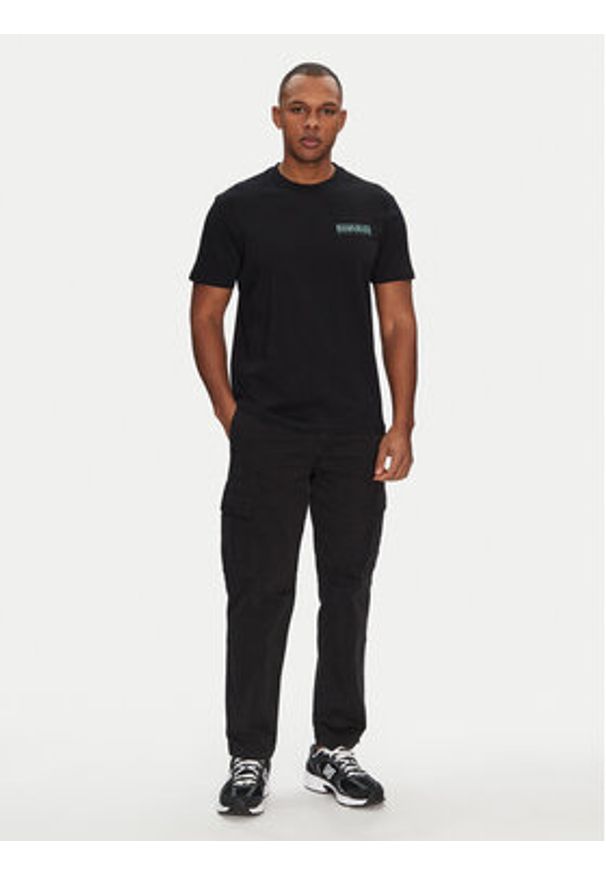 Napapijri T-Shirt S-Vignoni NP0A4ILX Czarny Regular Fit. Kolor: czarny. Materiał: bawełna
