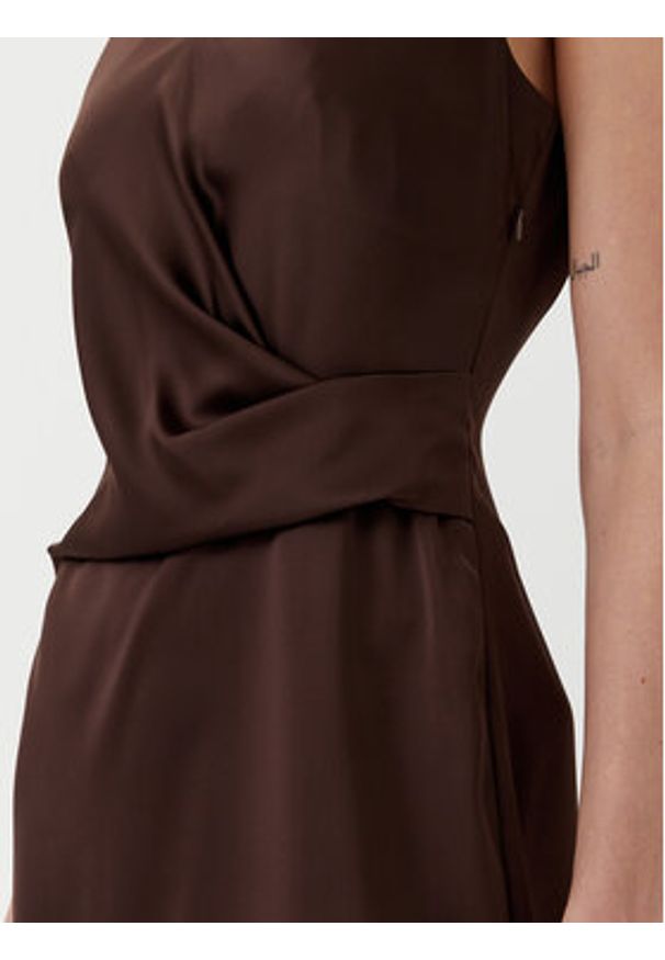 Rinascimento Sukienka koktajlowa CFC0122928003 Brązowy Regular Fit. Kolor: brązowy. Materiał: syntetyk. Styl: wizytowy