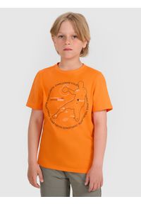 4f - 4F T-shirt regular z nadrukiem chłopięcy - pomarańczowy 134 (8-9 lat). Okazja: na co dzień. Kolor: pomarańczowy. Materiał: jersey, materiał, bawełna. Długość rękawa: krótki rękaw. Długość: krótkie. Wzór: nadruk. Sezon: lato. Styl: klasyczny, sportowy, casual