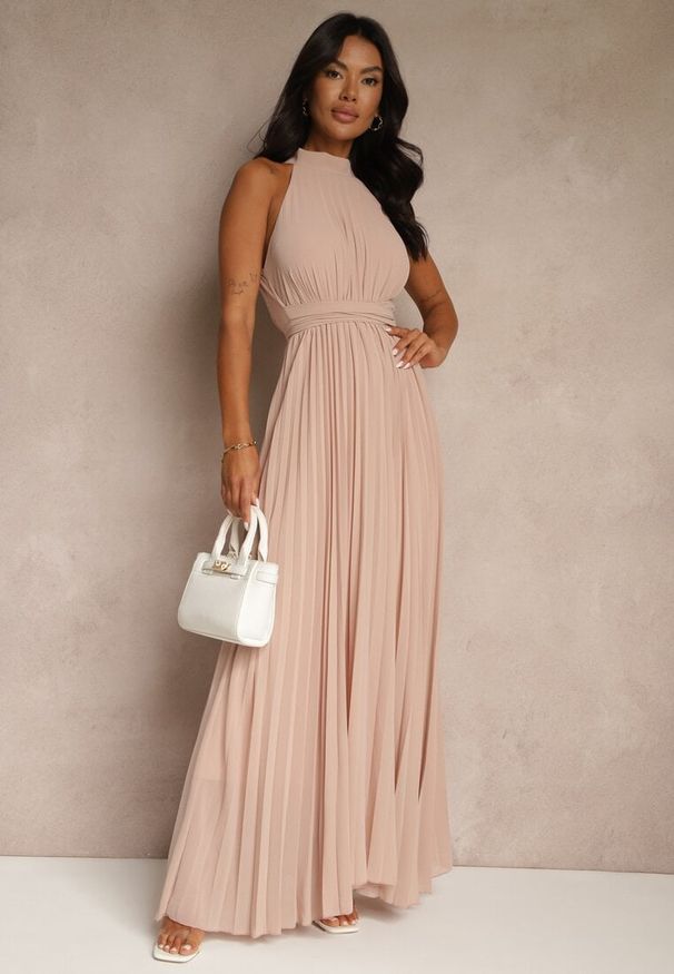 Renee - Jasnoróżowa Plisowana Sukienka z Kopertowym Dekoltem i Gumką w Talii Dimitris. Kolor: różowy. Materiał: materiał. Typ sukienki: kopertowe