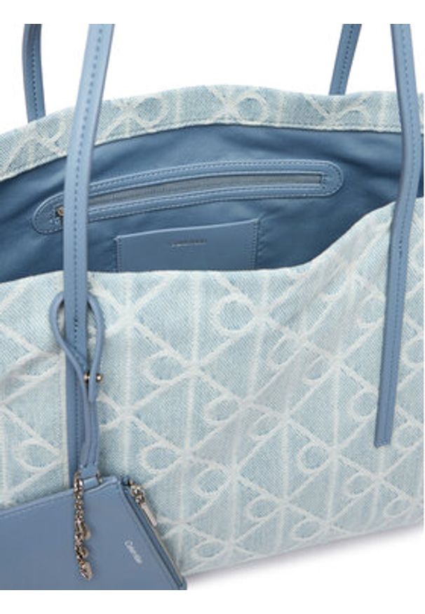 Calvin Klein Torebka Emblem Aop Denim Tote W/ Pouch LV04F3428G Niebieski. Kolor: niebieski