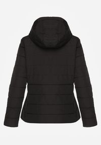 Renee - Czarna Pikowana Kurtka Przejściowa z Kapturem z Możliwością Odpięcia Olantta. Okazja: na co dzień. Typ kołnierza: kaptur. Kolor: czarny. Materiał: poliester, jeans. Długość: krótkie. Styl: casual, elegancki #8