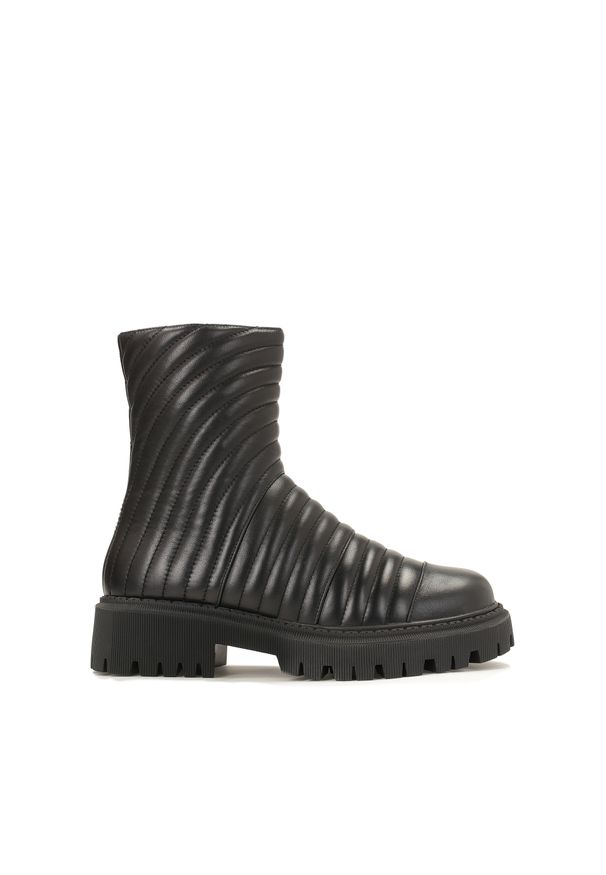 Kazar - Czarne skórzane trzewiki z efektownym pikowaniem. Kolor: czarny. Materiał: skóra. Szerokość cholewki: normalna. Wzór: aplikacja. Sezon: jesień. Styl: klasyczny