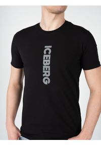 Iceberg T-Shirt "C-Neck" | F013639A | Mężczyzna | Czarny. Okazja: na co dzień. Kolor: czarny. Materiał: bawełna, elastan. Wzór: nadruk. Styl: casual, elegancki #3